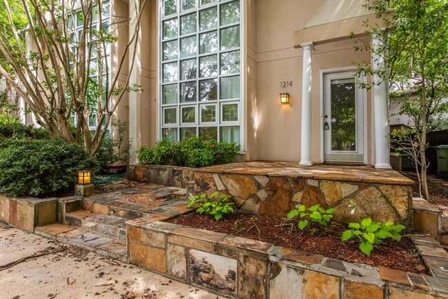 Photo - 1214 Cleburne Ave NE