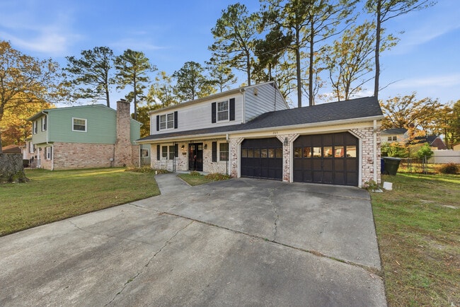 Photo - 205 Orkney Pl