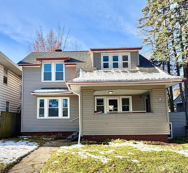 Building Photo - 1243 Portage Ave