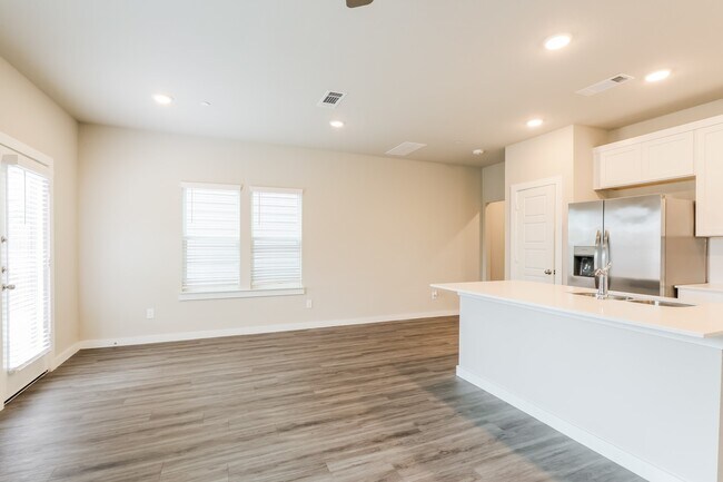 Photo - 446 S Centro Cir