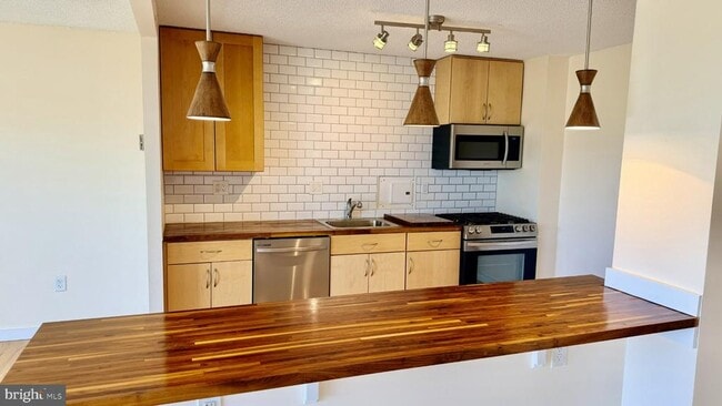 Photo - 1225 Martha Custis Dr Unidad 1218