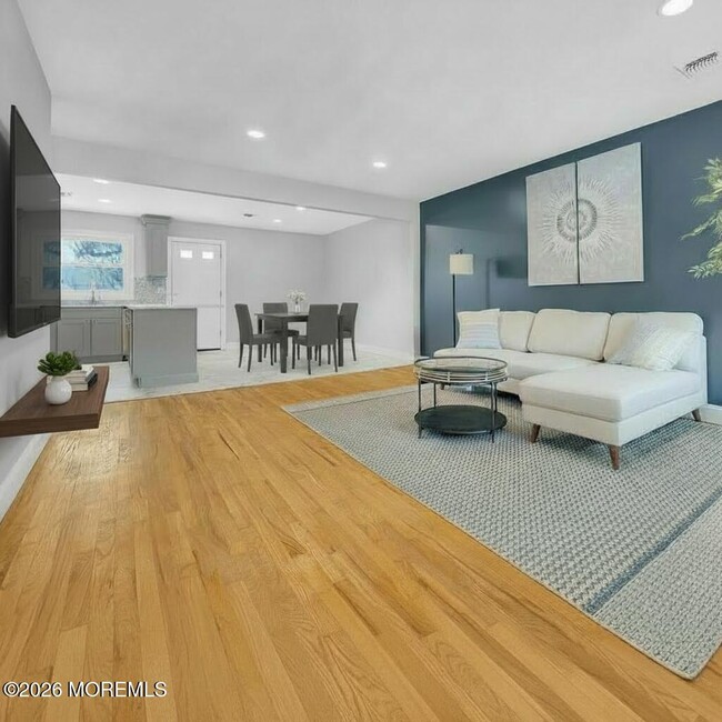 Photo - 1145 Roe Ave