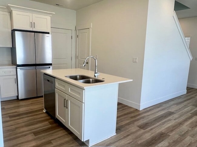 Photo - LOVELY TOWNHOME IN SALEM