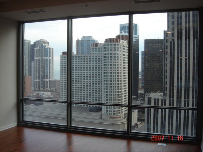 Photo - 240 E Illinois St Unidad 1805