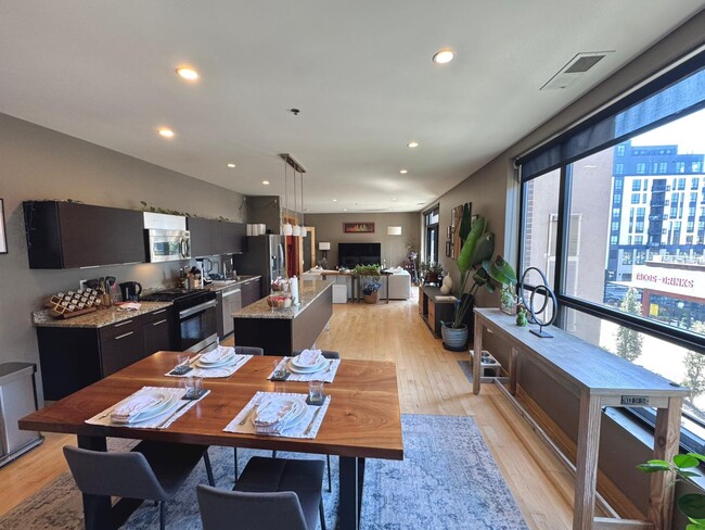 Dining Room - 3104 W Lake St Condominio Unidad 306