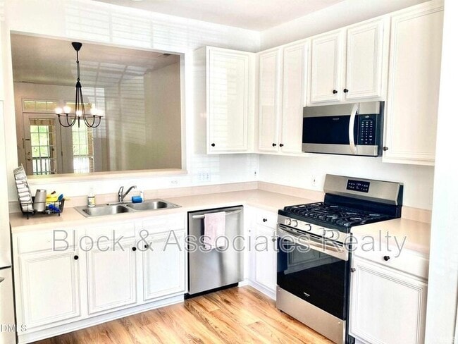 Photo - 803 Knightsborough Way