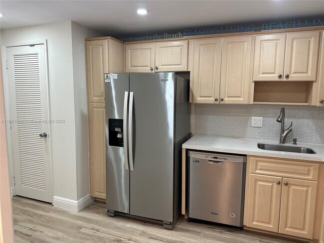 Photo - 3520 Oaks Way Unit 105