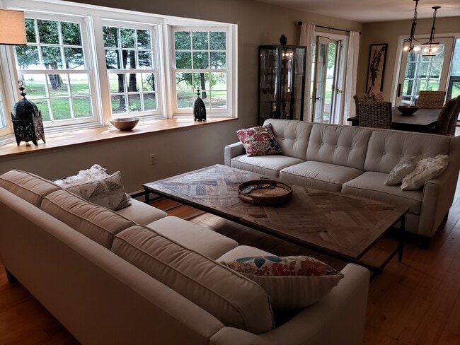 Photo - 363 Lakeview Dr