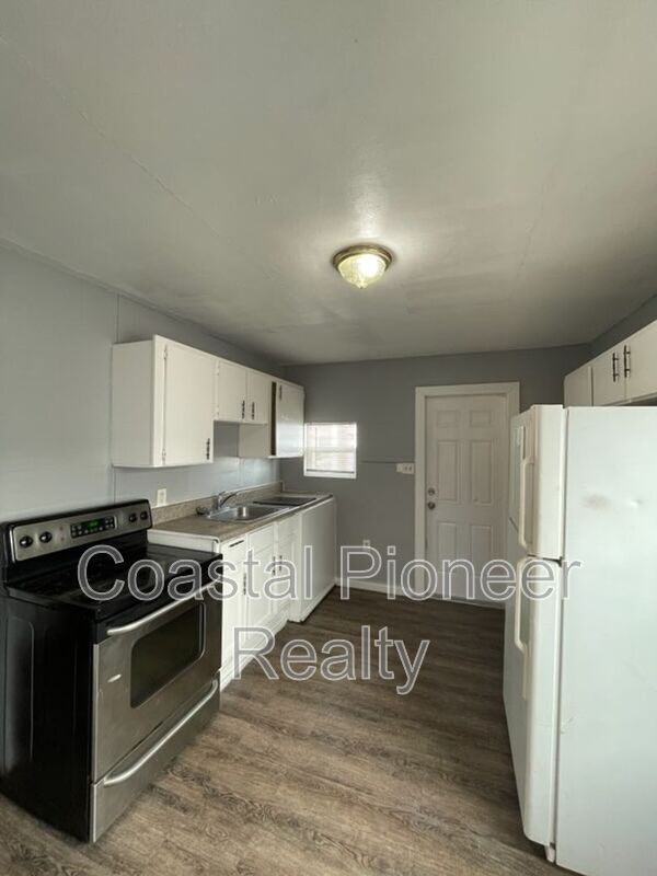 Photo - 1227 Fargo St S Unit #1