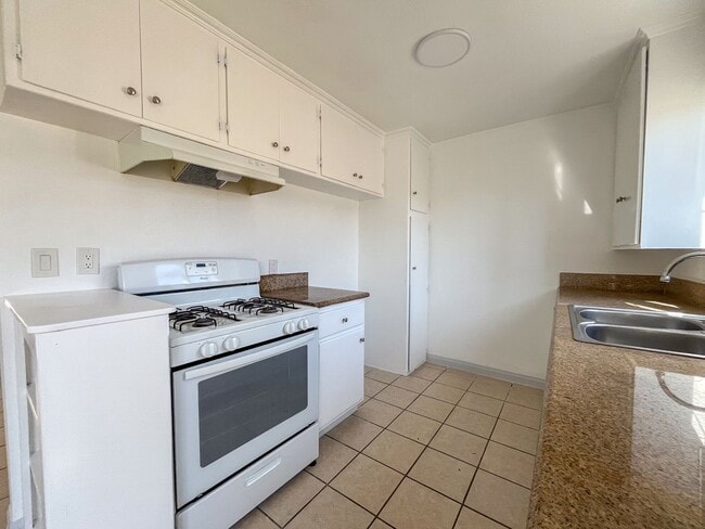 Photo - 3216 W 99th St