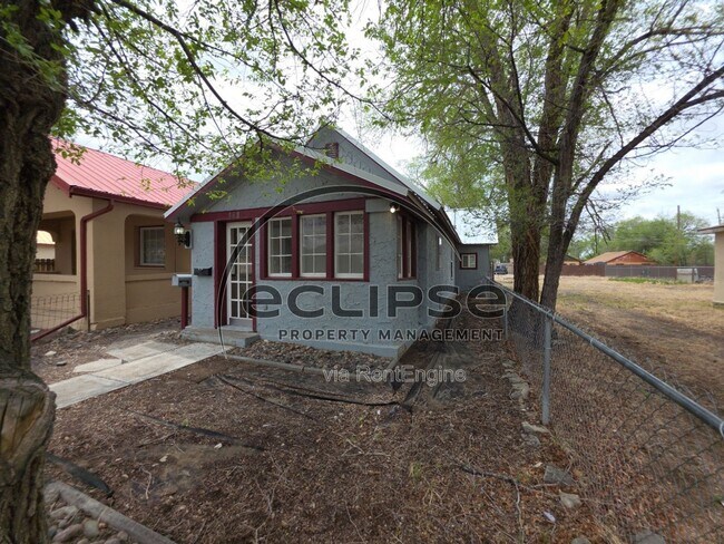 Building Photo - 908 9th St
