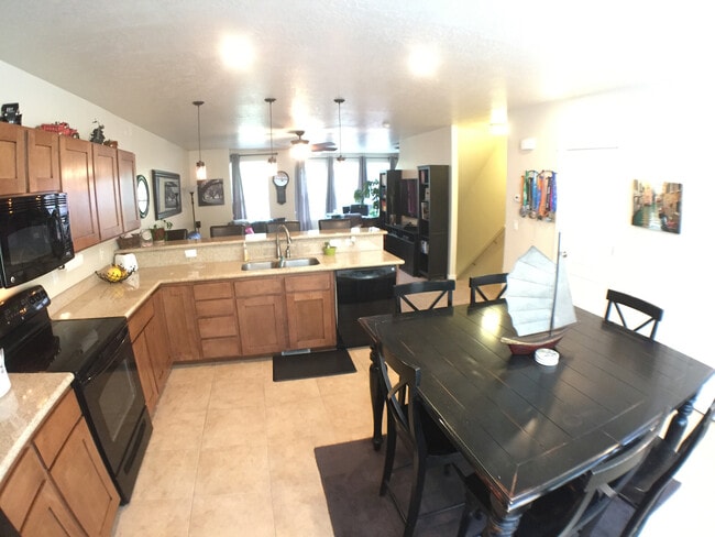 Photo - 176 W Barry Links Way