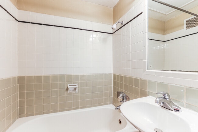 1BD, 1BA - 600SF - Highrise - Bathroom