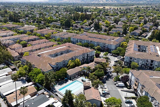 Building Photo - Bella Villagio Rental