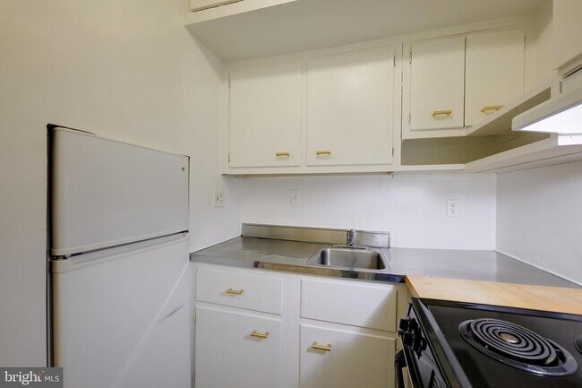 Photo - 2908 Q St NW Unit 105
