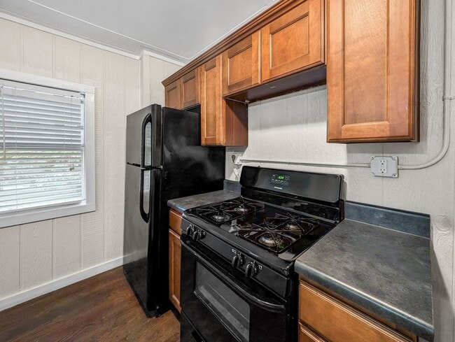 Photo - 208 E Graham St