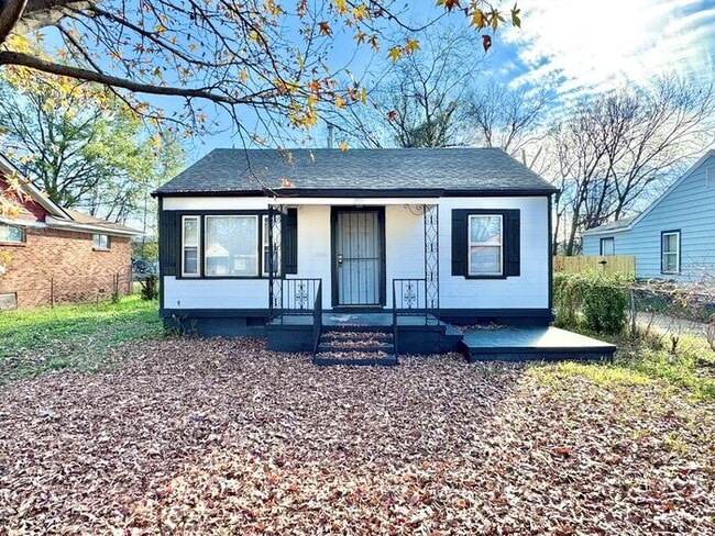 Building Photo - 2071 Hubert Ave