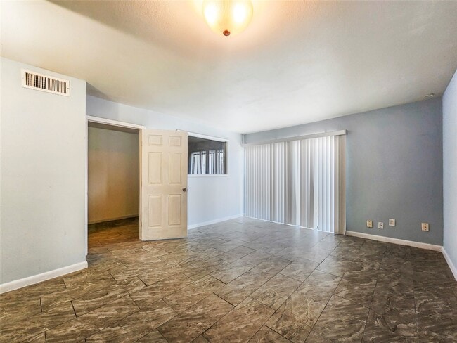Building Photo - 2820 S Bartell Dr Unit 1