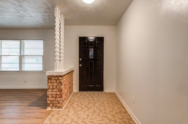 Photo - 1506 E 2nd St