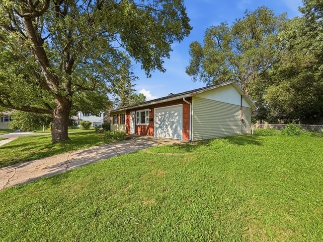 Photo - 836 Eastmont Dr