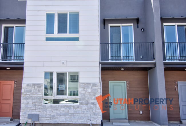 Photo - 964 W 500 S Townhome