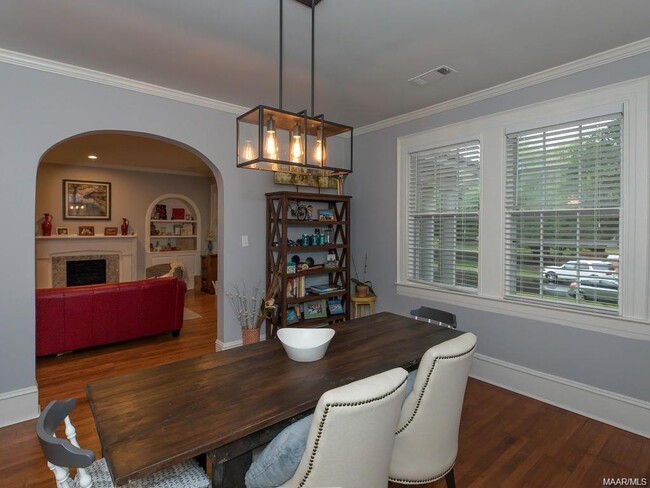 Photo - 3117 Cloverdale Rd