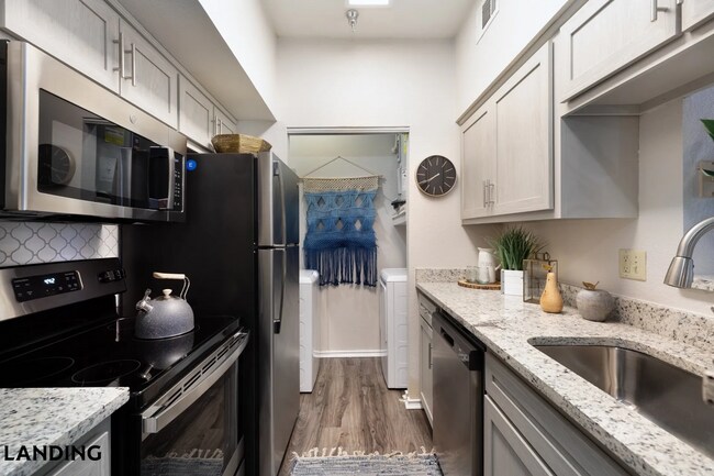 Photo - 165 Forestbrook Dr Unidad 516