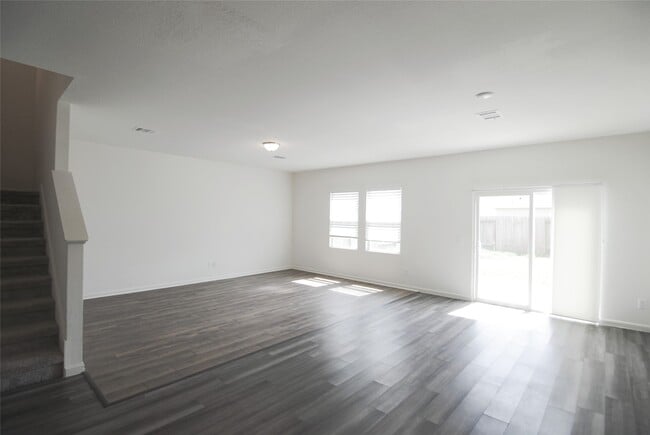 Photo - 1052 Water Oak Ln