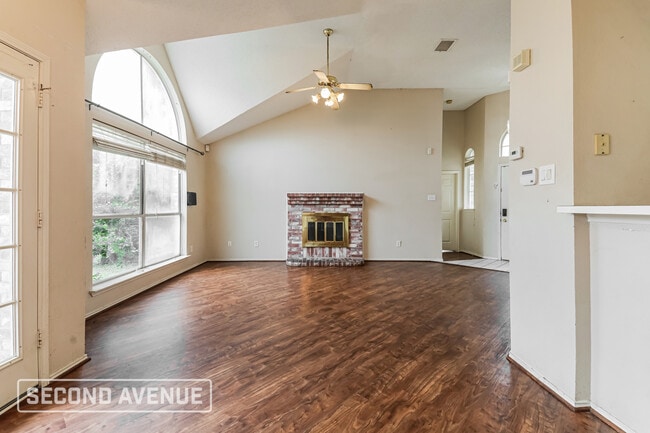 2124 Amber Springs