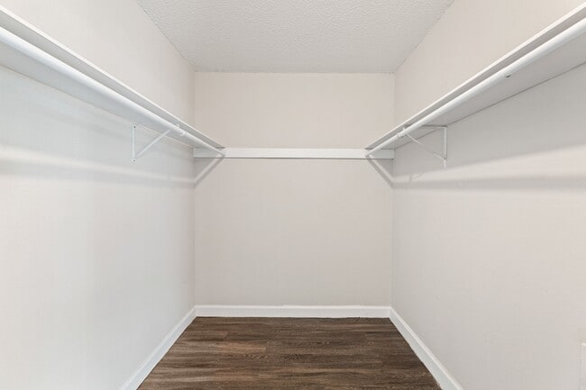 Photo - 5005 Manor Rd