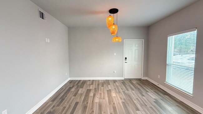 7823 Gladstone St Unidad B2
