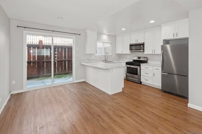 Building Photo - 810 G Ave Unit 2 Rental
