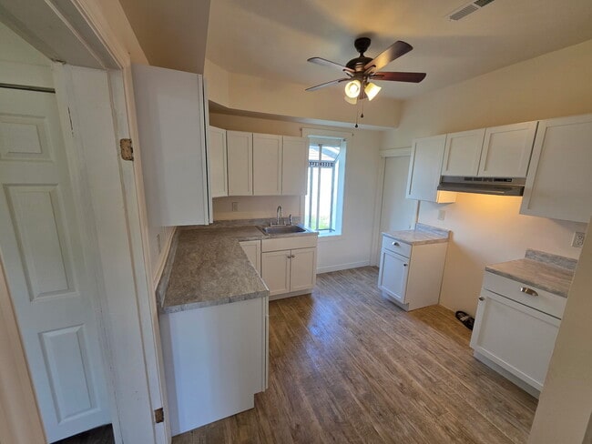 Building Photo - 205 Church St
