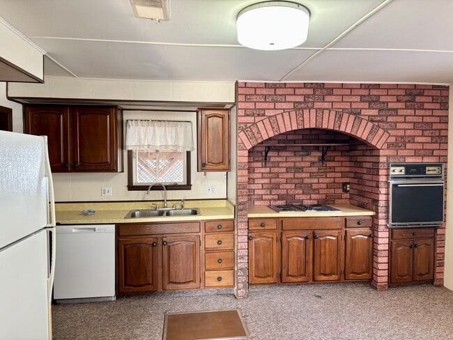 Photo - Spacious 2-bed, 1-bath house in Bluffton!