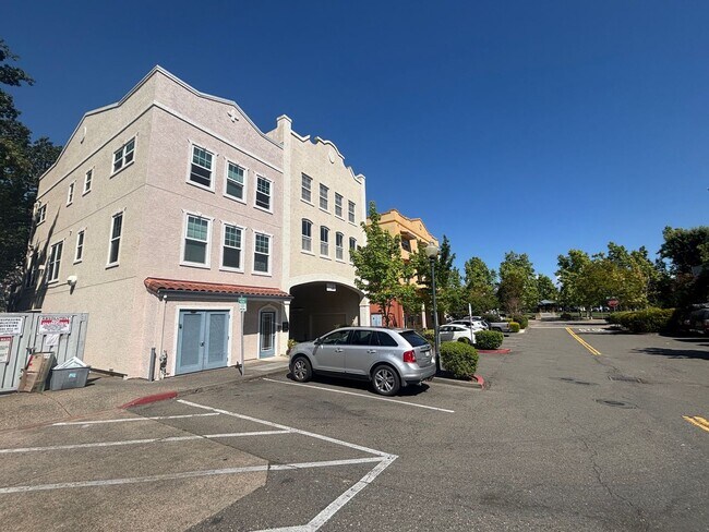 Photo - 2 bedroom 2.5 Bathroom Windsor Town Green Condo with carpet and A/C