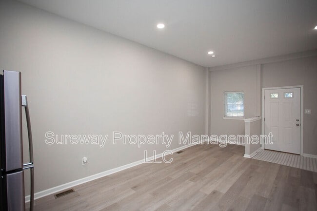 Photo - 1032 Collings Ave