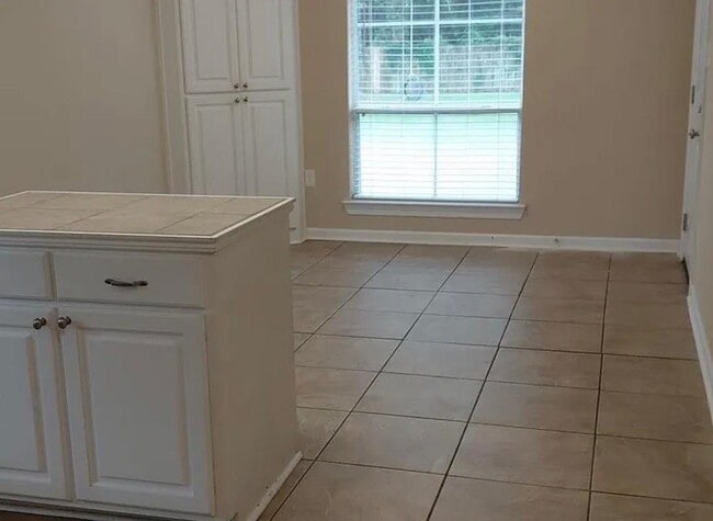 Photo - 2636 Whiteleigh Ct NE