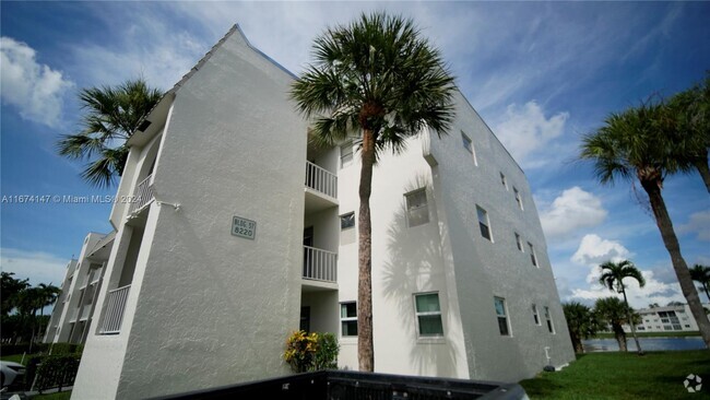 Building Photo - 8220 Sunrise Lakes Blvd Unit 312 Rental