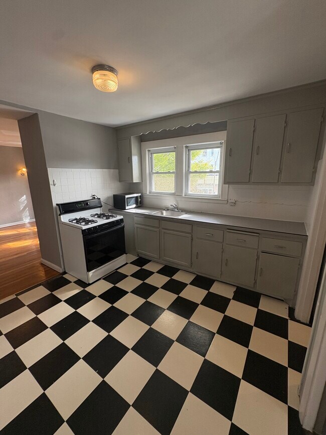 Photo - 879 Broadway Unit 2