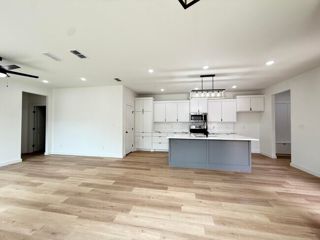 Photo - 2102 Norwich Ave