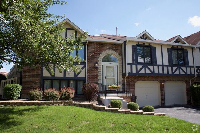 Building Photo - 17571 Cambridge Pl Rental