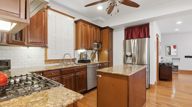 Photo - 30 Longfellow St NE