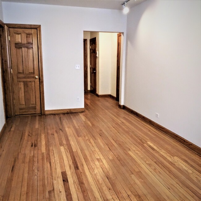 Photo - 707 W Cornelia Ave Unit 1F