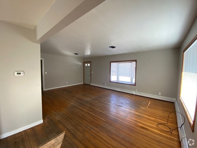 Building Photo - 3 Bedroom House Near NDSU!!