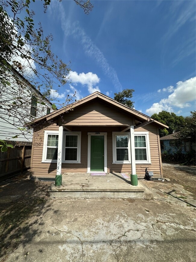 Photo - 1125 E 27th St