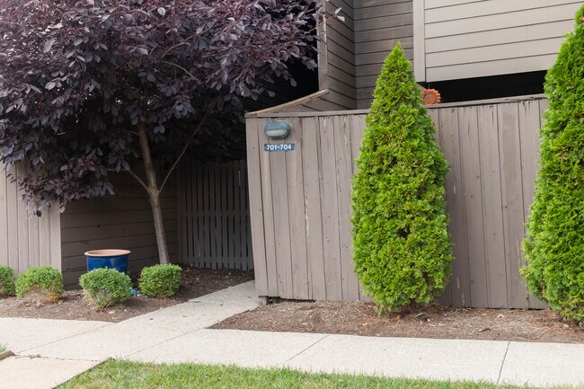 Photo - 750 Shaker Dr Unidad 704