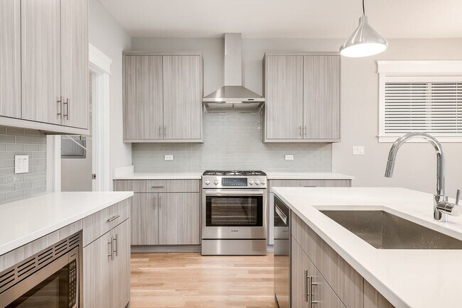 Photo - 2145 S Halsted St Unidad 4S