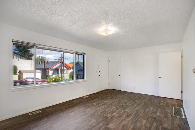 Photo - 2217 E Thomas St Unit 2213
