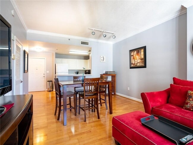 Photo - 1101 Juniper St NE Unidad 808