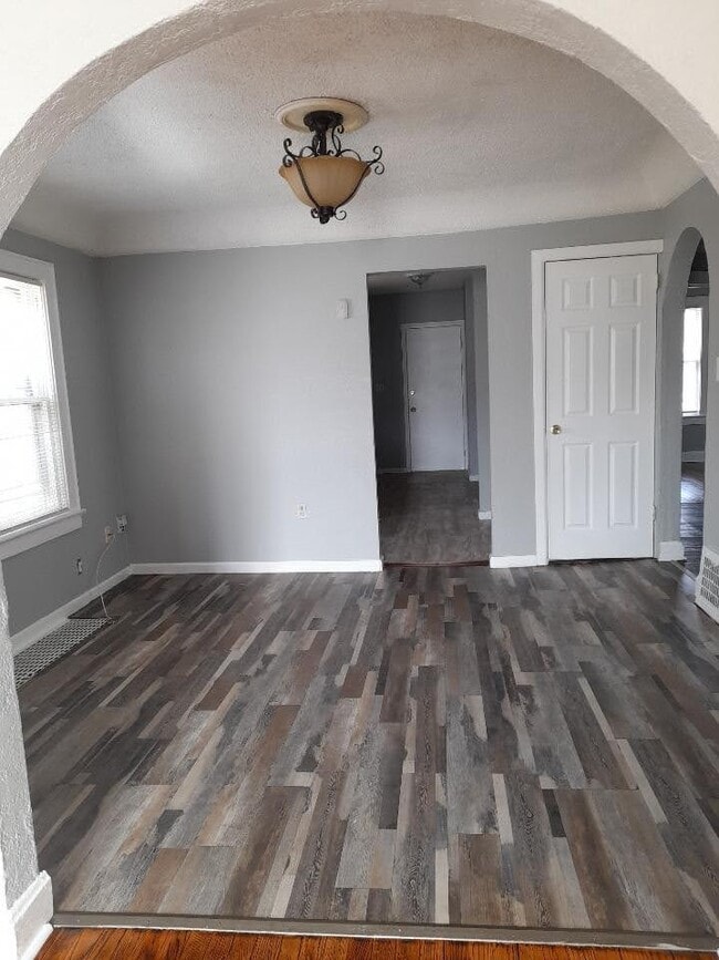 Photo - 1814 E 68th St